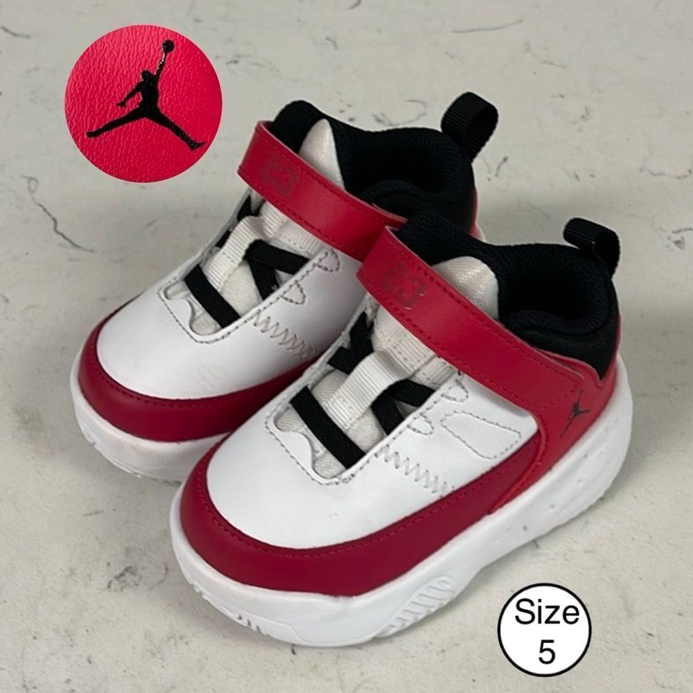 JORDAN MAX AURA 3 PS 'WHITE VERY BERRY' Size 5C DA8023-106